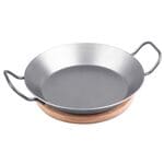 Servierpfanne mit Holzuntersetzer