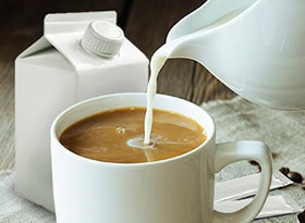 Milch und Milchersatz