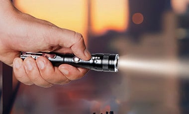 Taschen- und Stirnlampen